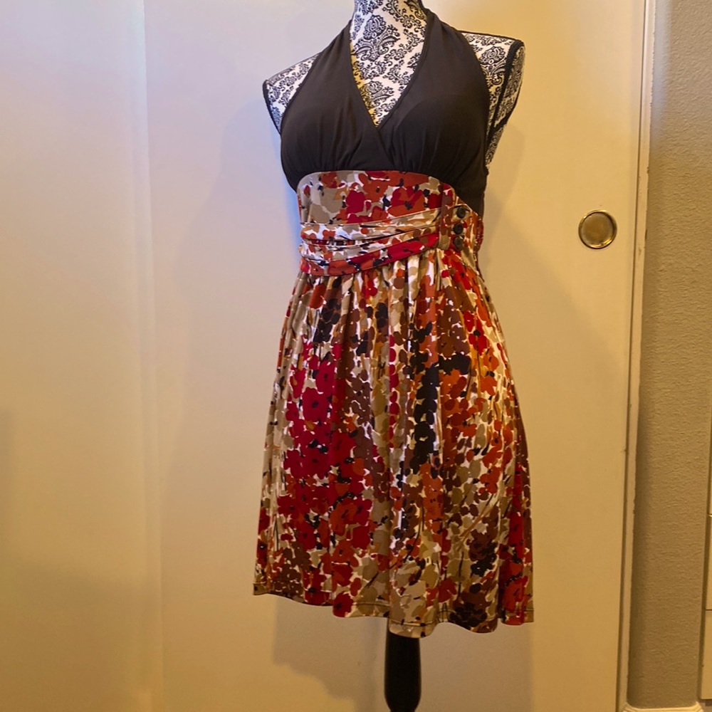 Adorable fall colors knee length dress with low back and tie in back around neck